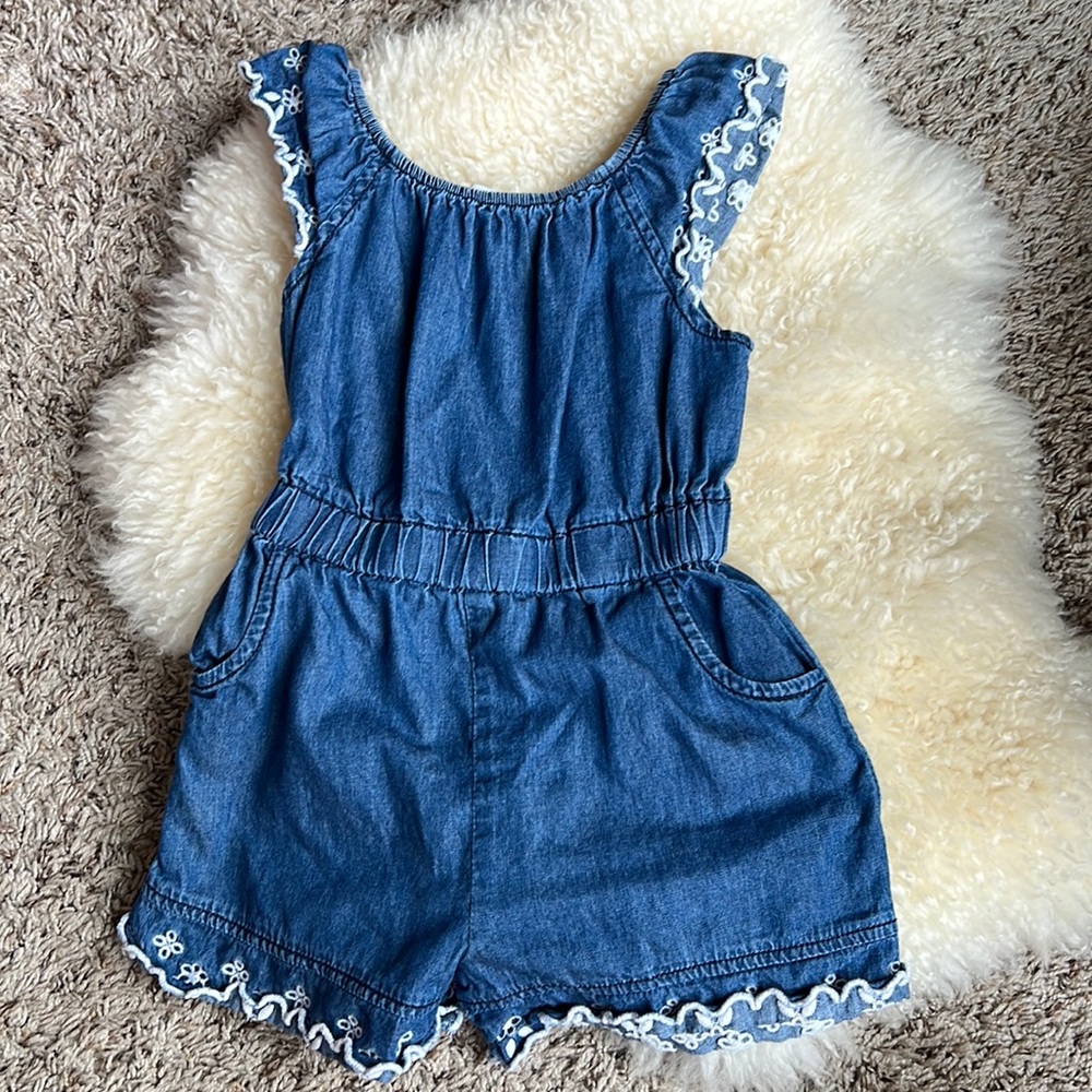 NWOT Flapdoodles 4-4T chambray tank romper w/ white lace embroidery
